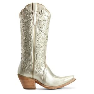 New in box ariat gold boots!